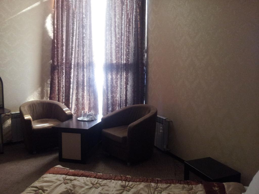 Noy Hotel Charkiw Zimmer foto