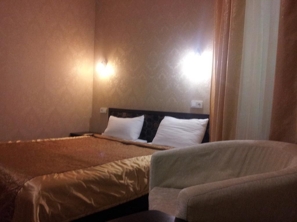 Noy Hotel Charkiw Zimmer foto