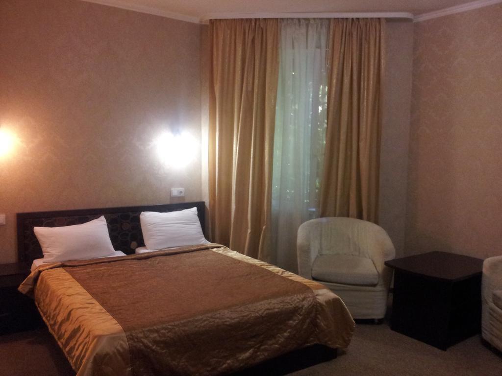 Noy Hotel Charkiw Zimmer foto
