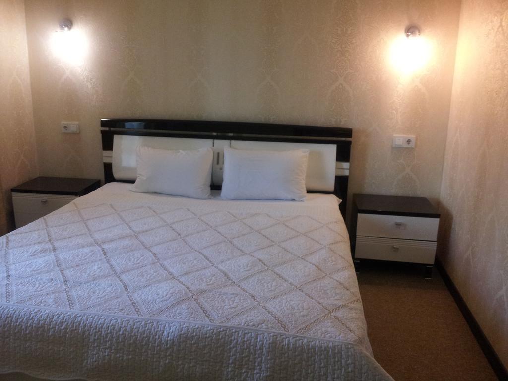 Noy Hotel Charkiw Zimmer foto