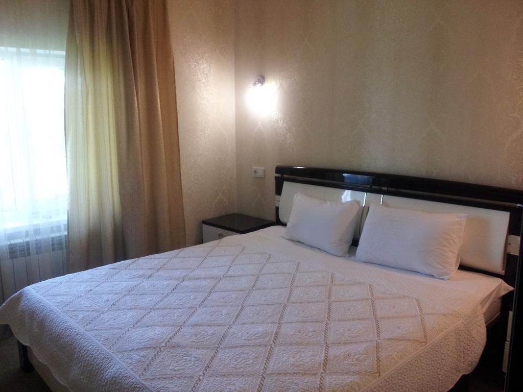 Noy Hotel Charkiw Zimmer foto