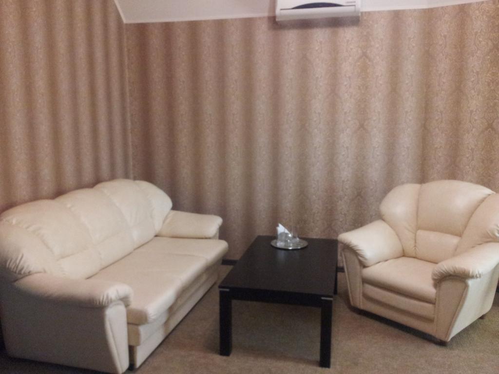 Noy Hotel Charkiw Zimmer foto