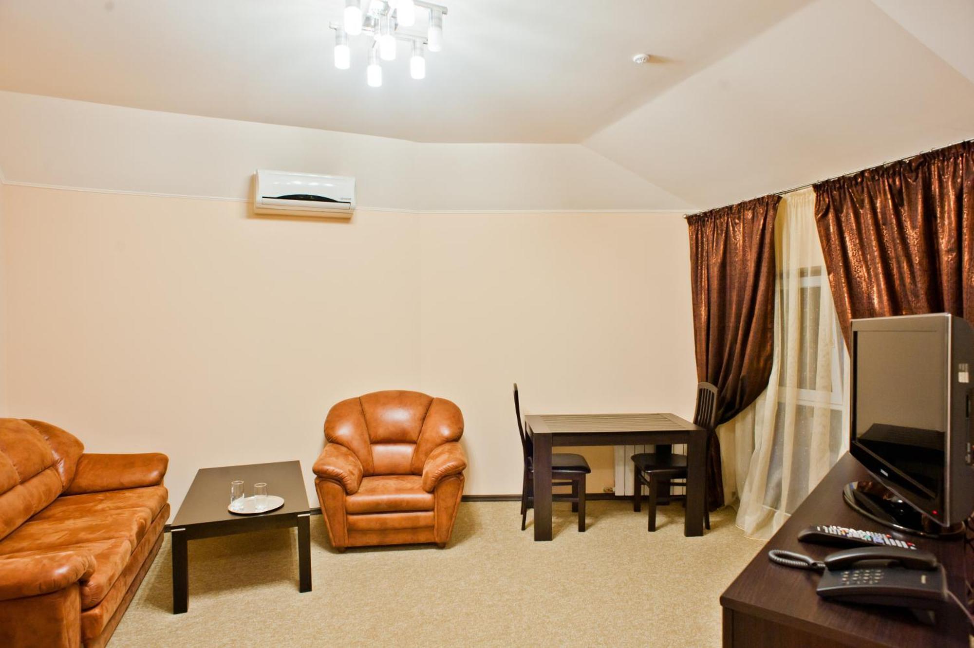Noy Hotel Charkiw Exterior foto