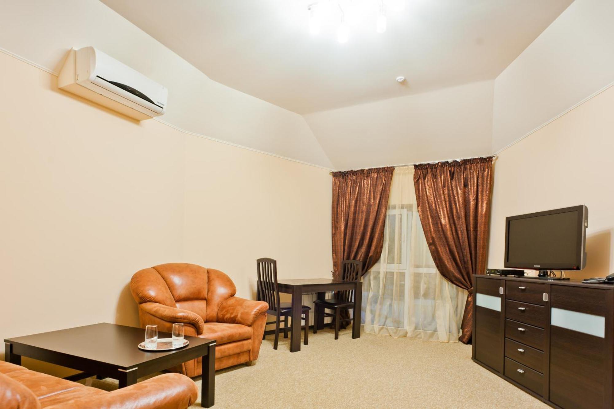 Noy Hotel Charkiw Exterior foto