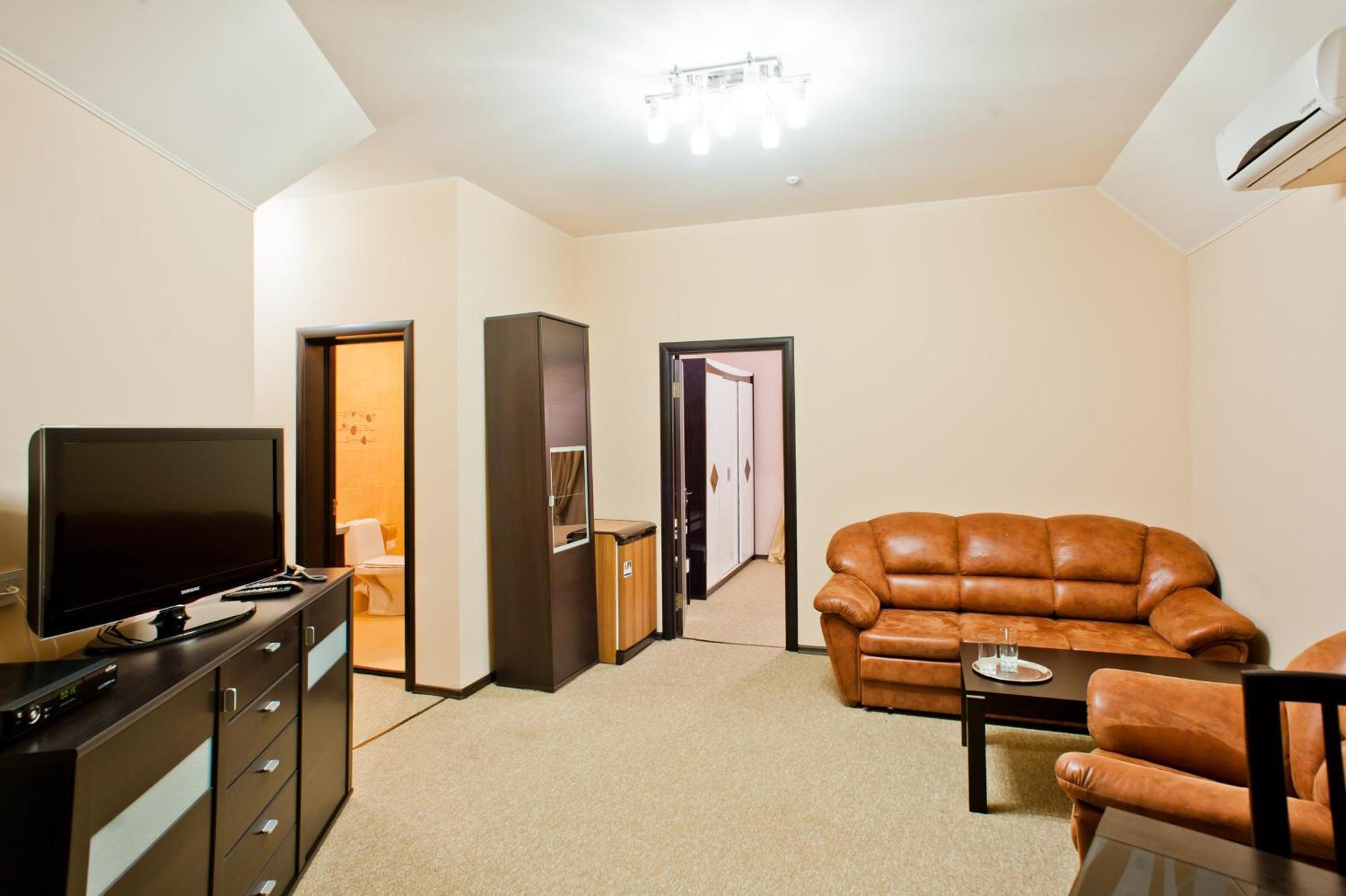 Noy Hotel Charkiw Exterior foto