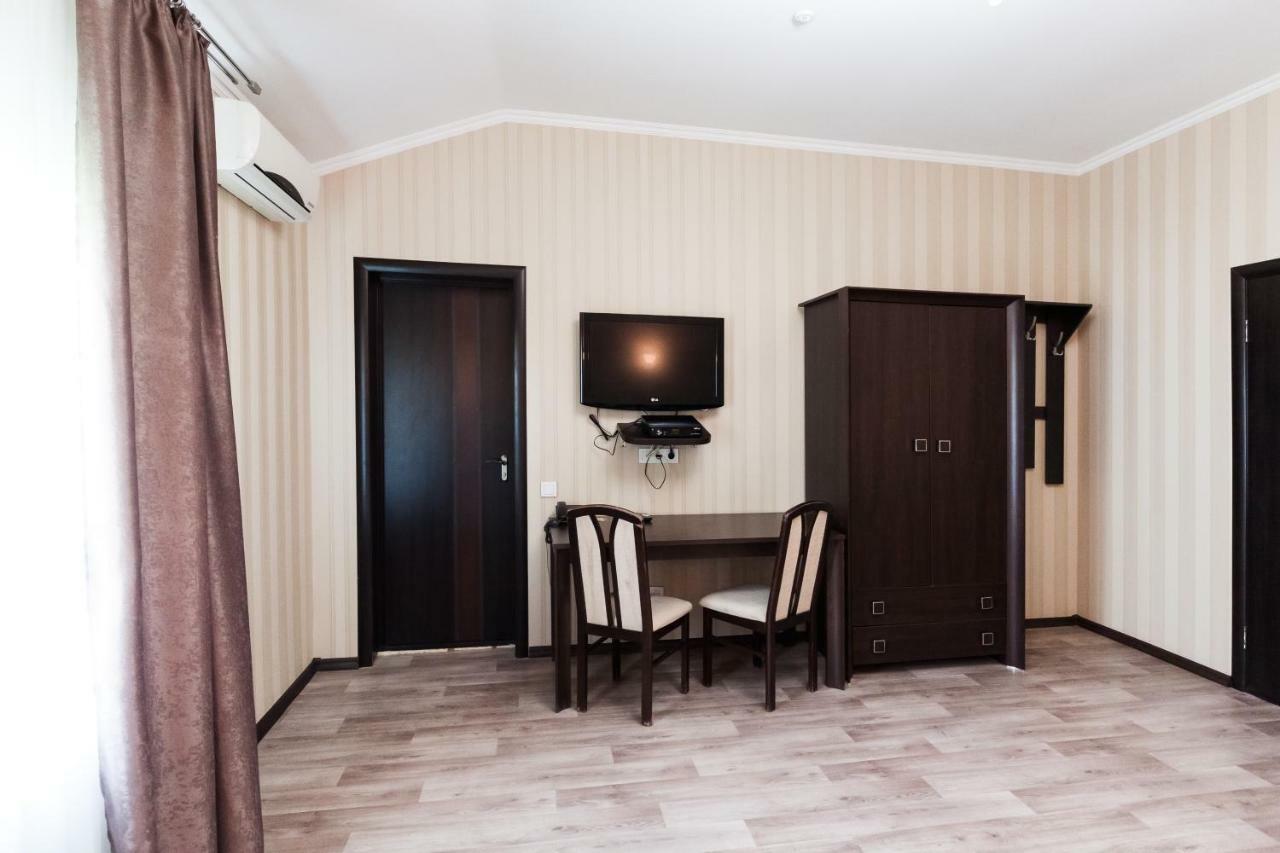 Noy Hotel Charkiw Exterior foto